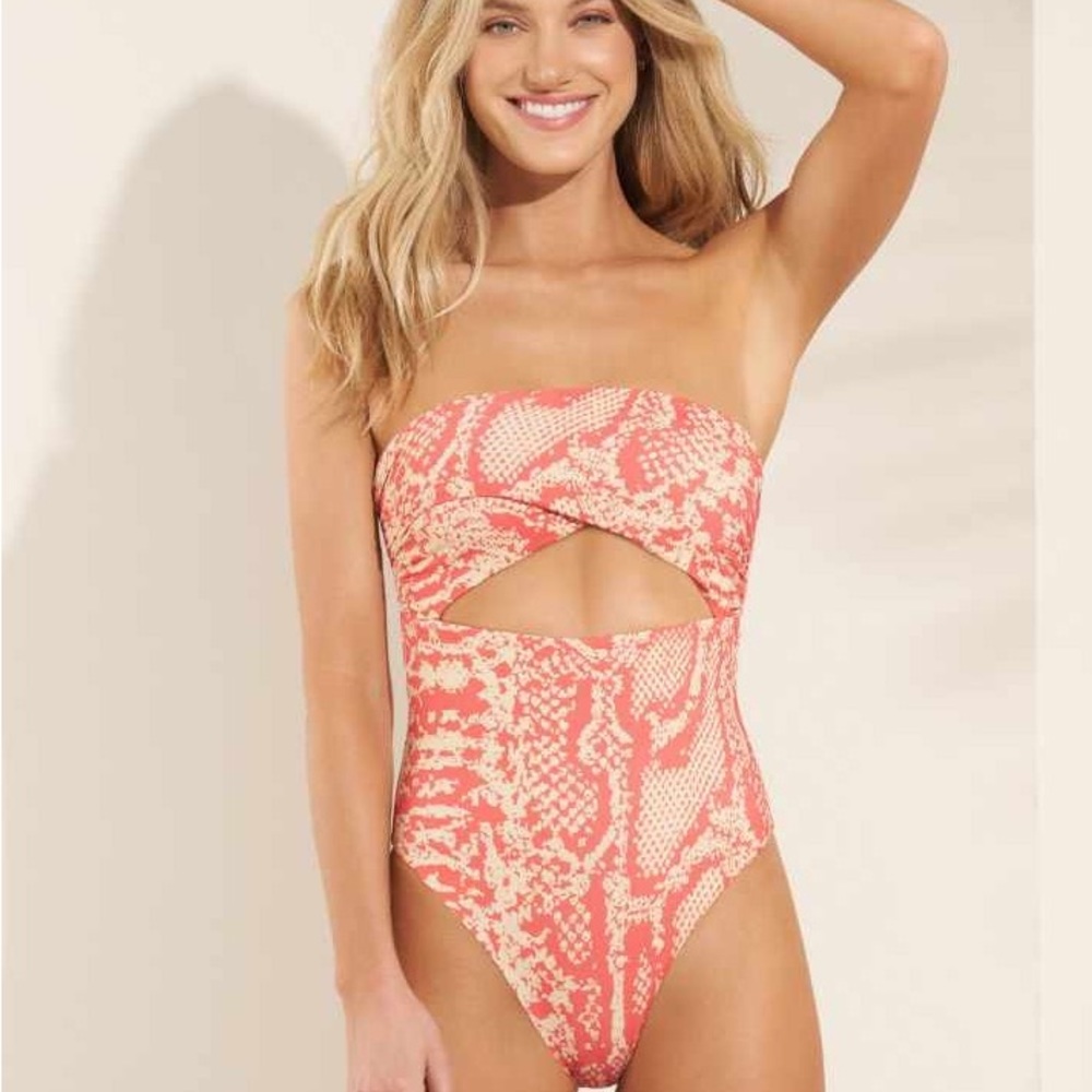 MAAJI REVERSIBLE MULTI-WAY CHEEKY CUT CONVERTIBLE ONE PIECE - Picture 5 of 10